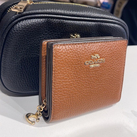 Coach Snap Wallet
IM/Redwood - Picture 15 of 16